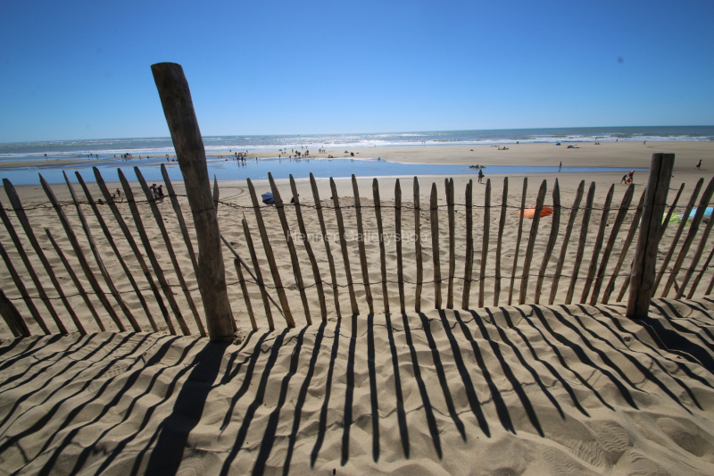 Holzlatten Zaun am Strand
