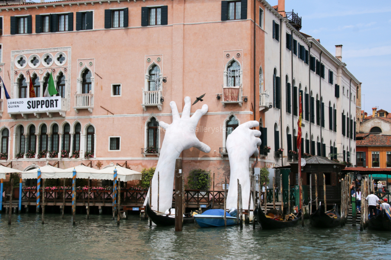 Venedig Hände am Haus