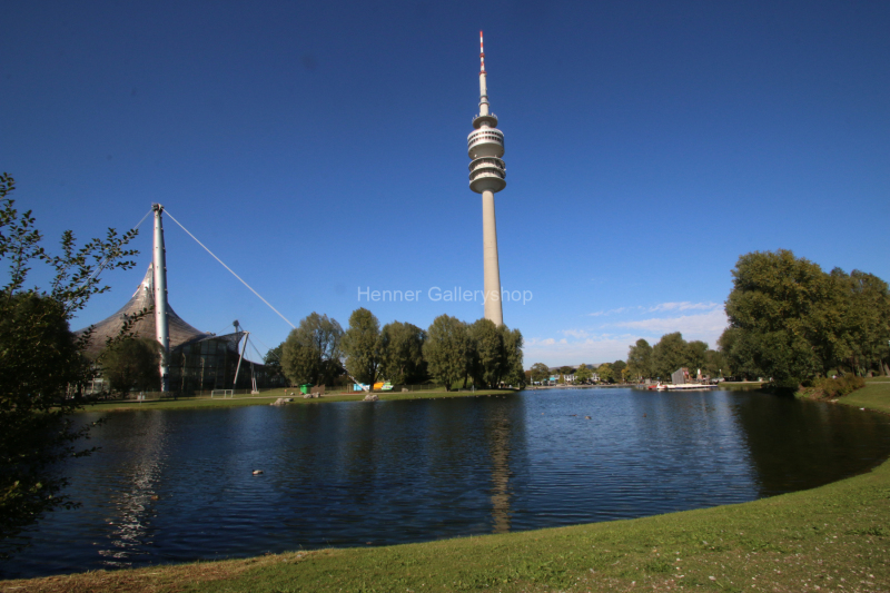 München Olympiapark mit Olympiaturm