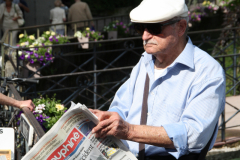 Franzose mit Zeitung
