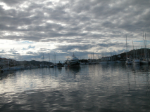 Wolkenspiegelung, Hafen