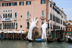 Venedig Hände am Haus