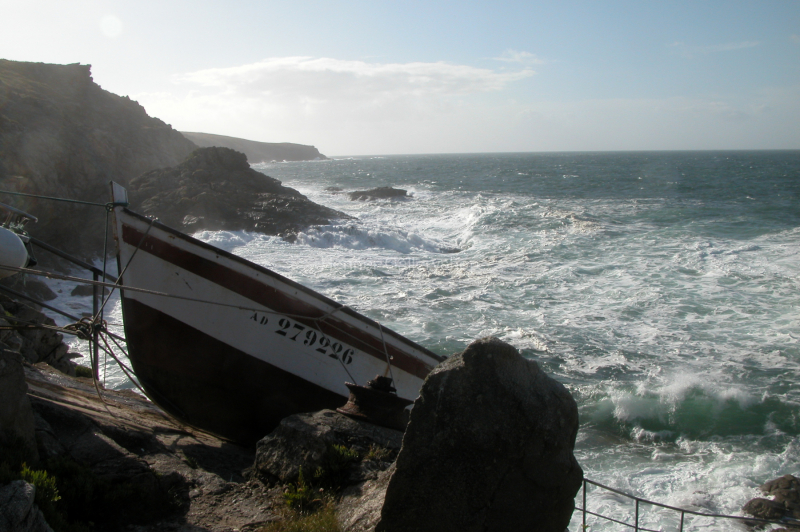 Küste mit Brandung,  Bretagne