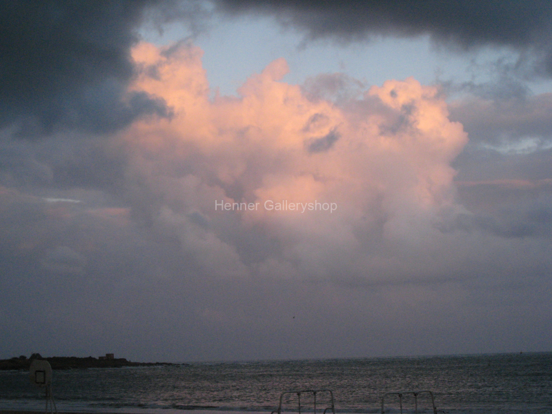 Regenwolken am Meer
