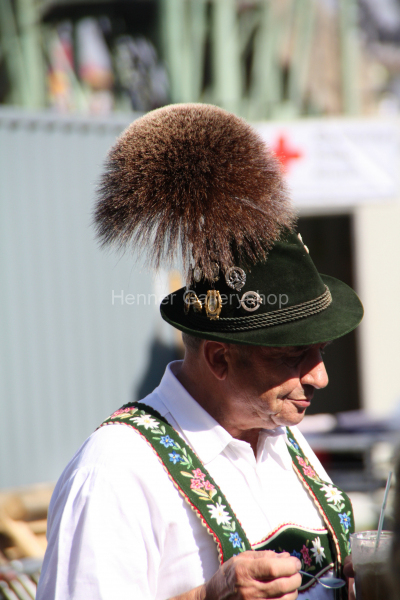 Bayerische Tracht, Hut mit Gamsbart, Oktoberfest, München