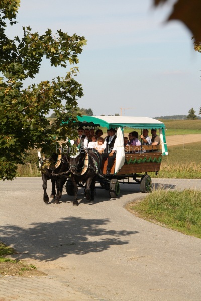 Pferdewagen mit Menschen