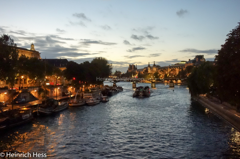 Paris, Seine, Abenddämmerung