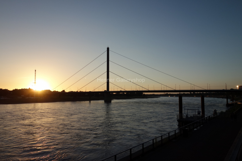 Düsseldorf, Rheinbrücke