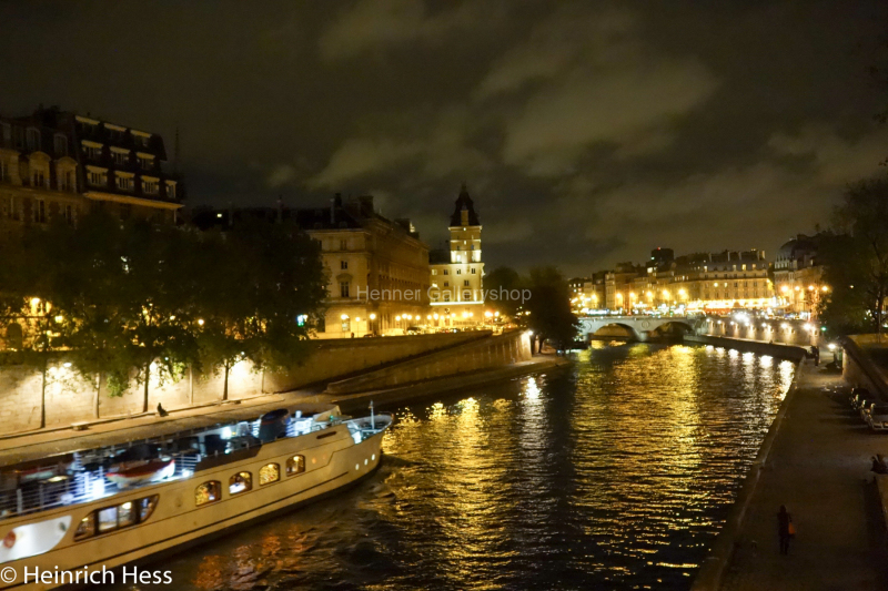 Paris, Seine, bei Nacht