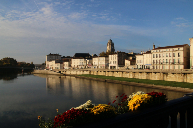 Saintes Brücke über die Charante