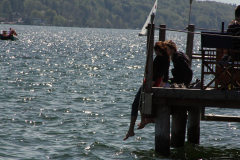 Sonnenanbeter auf dem Steg, Stanberger See