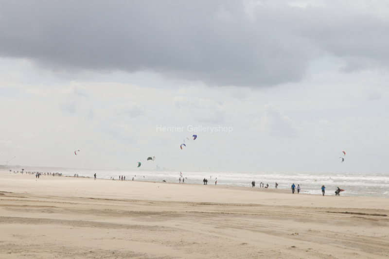 Kitesurfer vom Strand aus