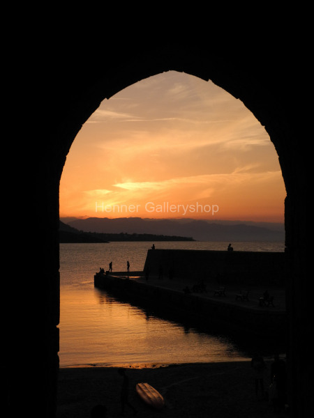 Sonnenuntergang durchTorbogen, Cefalu