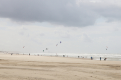 Kitesurfer vom Strand aus