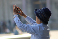 Asiatin macht Selfie