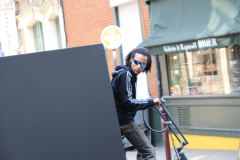 Fahrradkurier mit Lastenfahrrad