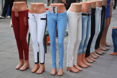 Schaufensterpuppen Unterteile mit Jeans