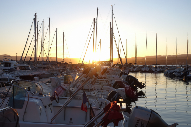 Hafen im Sonnenuntergang
