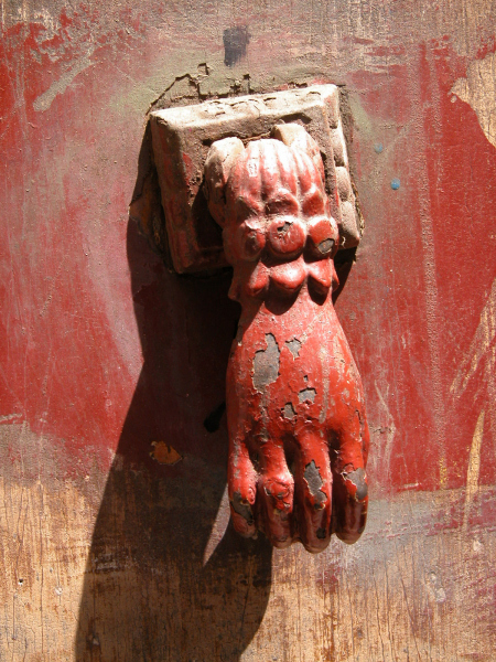 Türklopfer, rote Hand