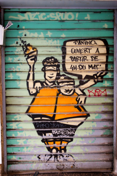 Grafitti auf Ladenrolladen