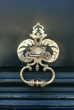 Türklopfer2, golden, antik, dunkelgrüne Tür